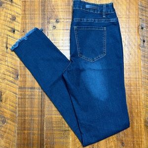 NWOT Denim Couture Dark Wash Raw Hem Skinny Jeans, Size 7 Juniors